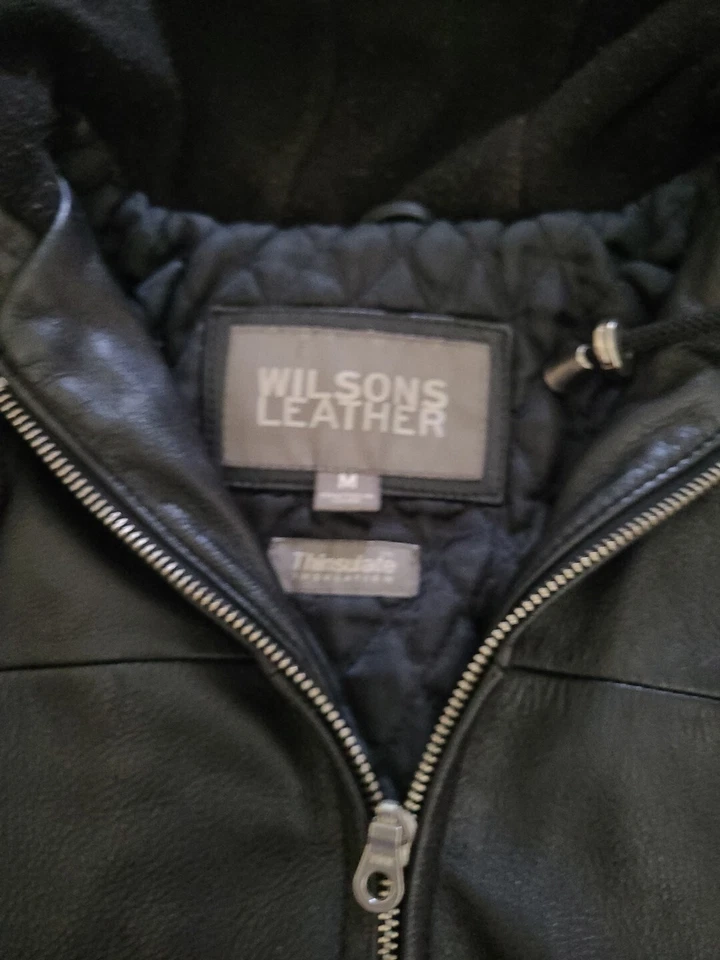 Jaqueta de Couro Wilsons Feminina Tamanho Médio Thinsulate Forrada Preta Couro Macio   - Imagem 2 de 3