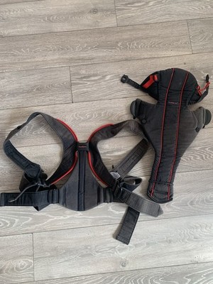 Baby Bjorn Active Babytrage schwarz rot