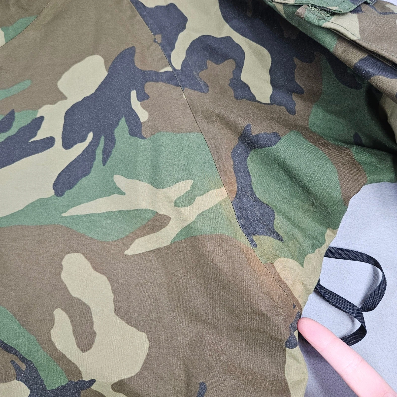 US Military Extended Cold Weather Parka Mens XL Hooded Camo Woodland Jacket - product detail image 3