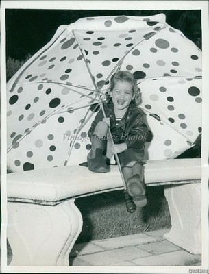 1957 Photo Tina Turner Eager For Rain At Masterpiece Gardens Fl Children 7x9