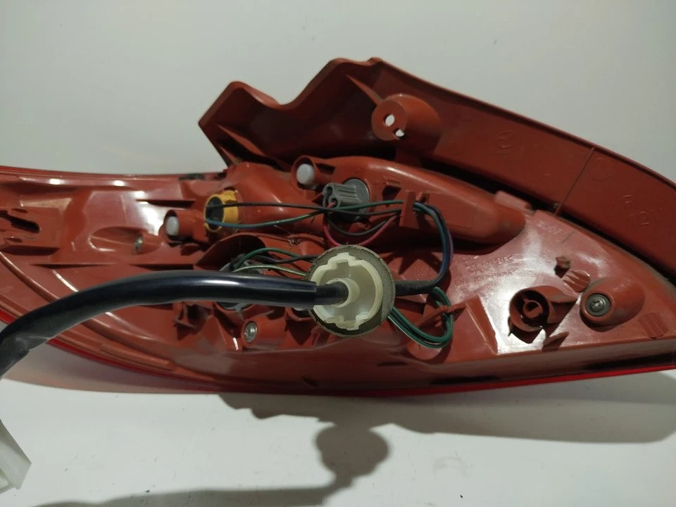 Feu arrière/arrière sur carrosserie MAZDA DEMIO RHD 2010 (CÔTÉ CONDUCTEUR)... - Photo 4/4