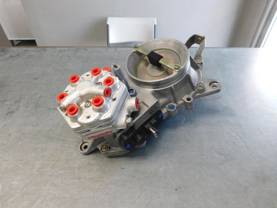 190E 300E 300CE 300SEL 300SE 300GE 260TE РАСПРЕДЕЛИТЕЛЬ ТОПЛИВА С КОРПУСОМ ДРОССЕЛЬНОЙ ЗАСЛОНКИ - Изображение 2 из 4