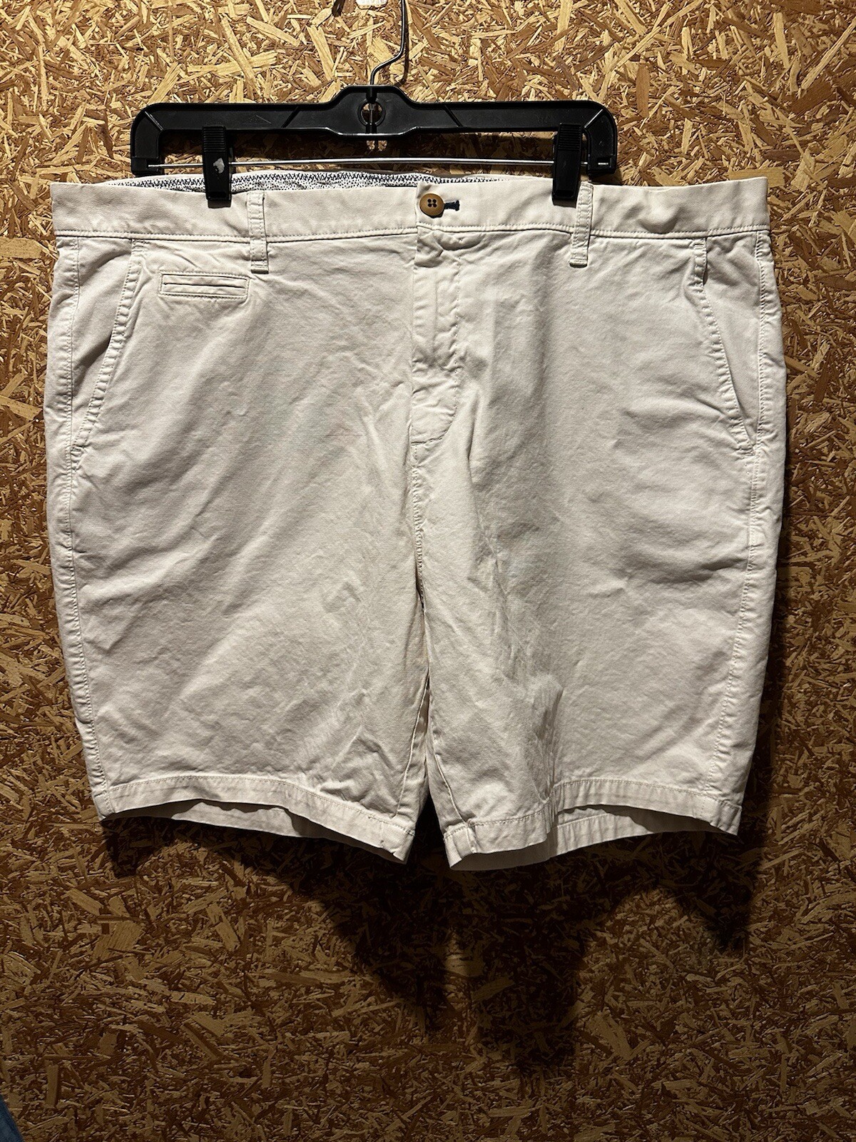 Johnnie O Men’s Cream Chino Shorts size 40