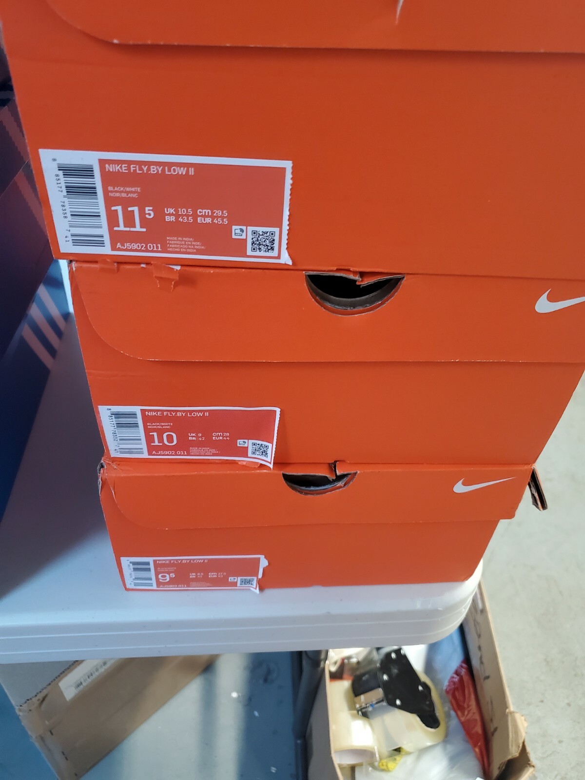 nike fly by 2 black and white