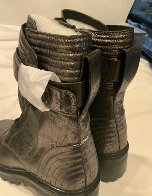 Women's DKNY Basia Combat Boot, Style# K3244732, Size 7, Grey  Metallic/Black | eBay