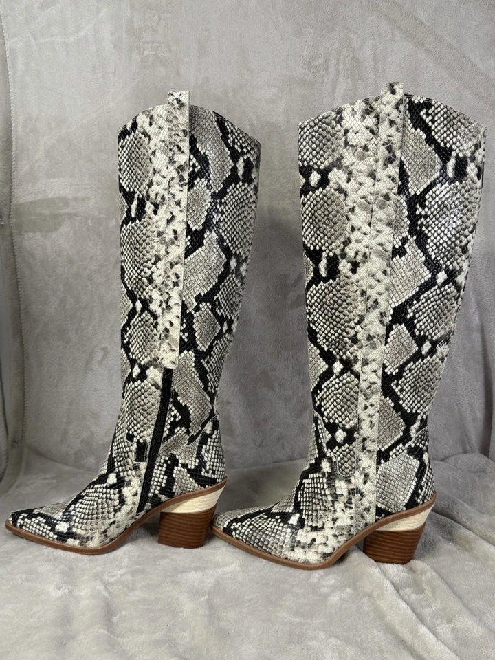 Botas Gianni Bini Alyiraa salto bloco estampa de cobra elástico acima do joelho 6,5M - Imagem 2 de 4