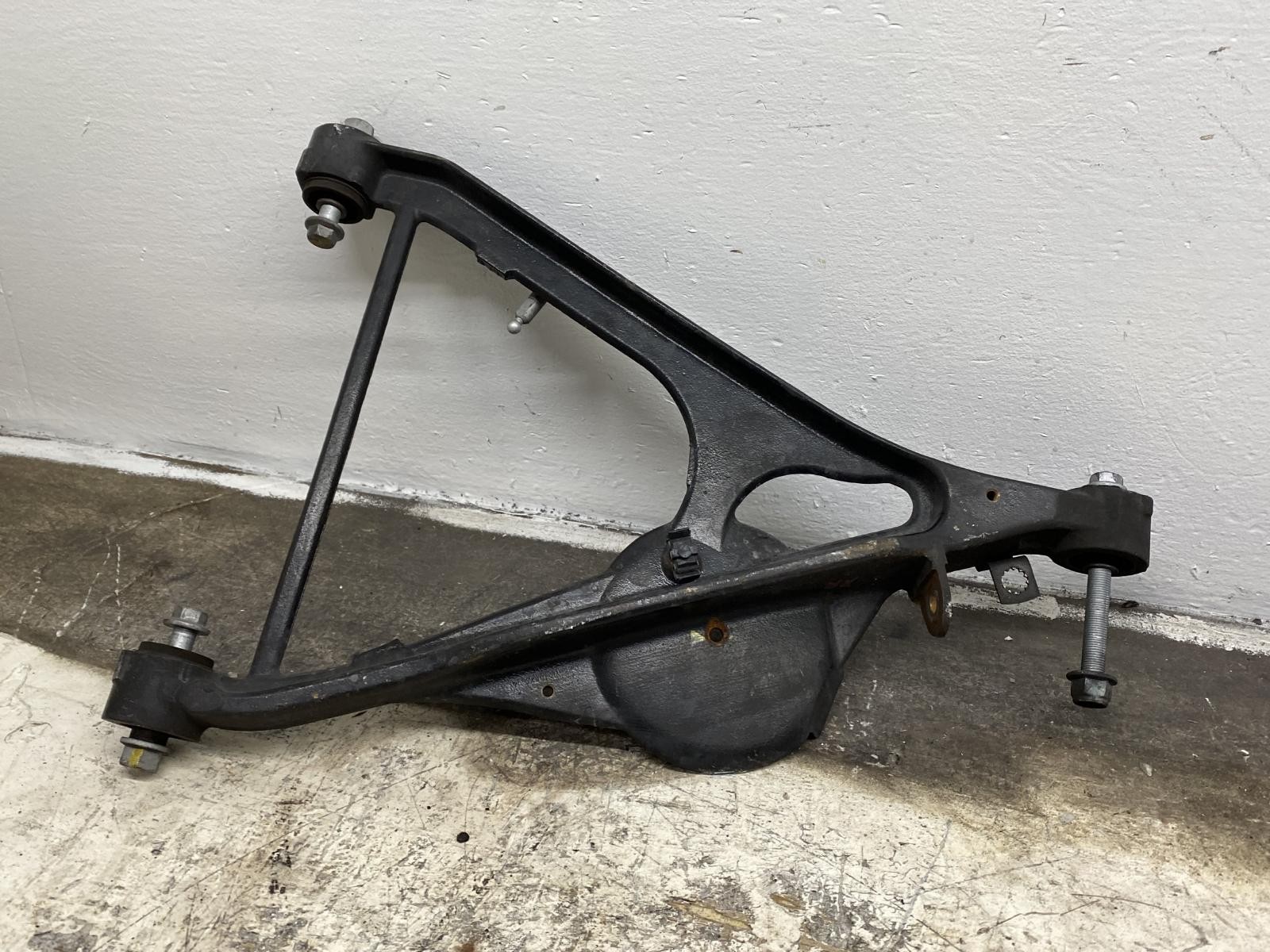 Bentley Mulsanne 2010-2020 Rear Right Lower Track P/N 3Y0511516