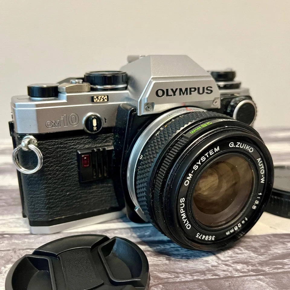 Olympus OM10 fotocamera reflex pellicola con obiettivo G.ZUIKO AUTO-W 28mm F3.5 + adattatore manuale! - Immagine 3 di 4