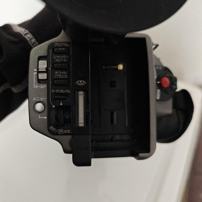 Sony DCR-VX2100 Digital HandyCam recorder 2.5 inch monitor
