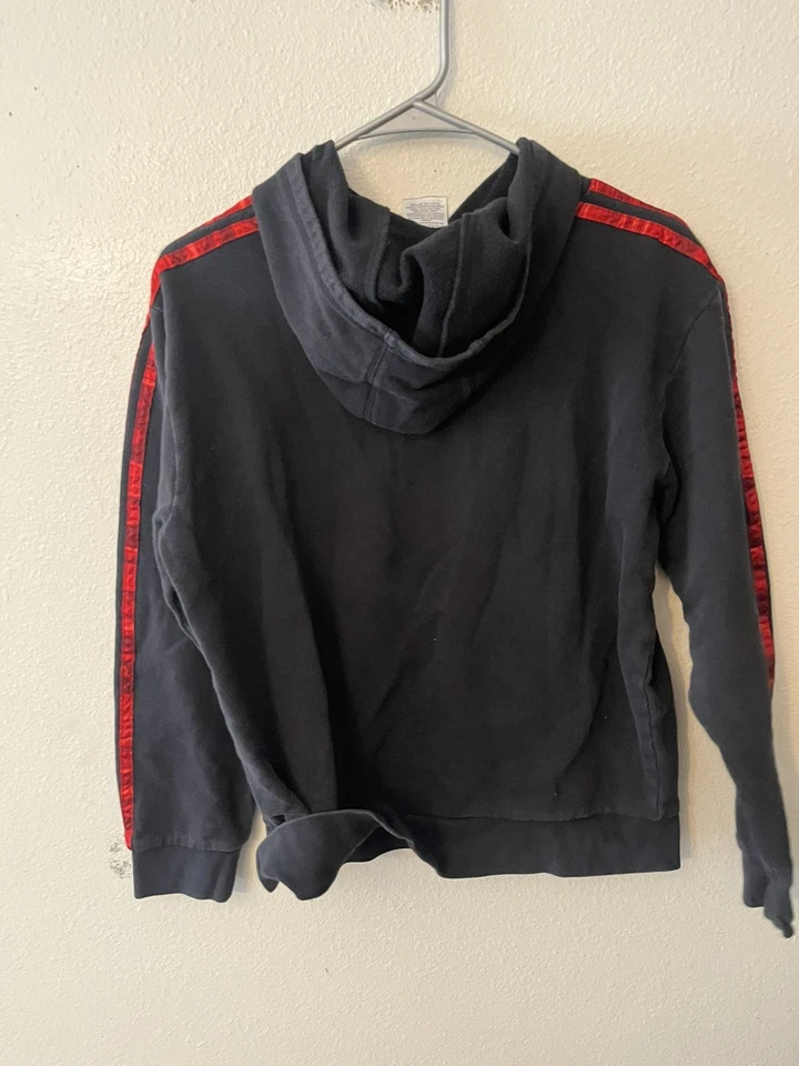 Moletom com capuz Adidas masculino tamanho grande preto e vermelho logotipo grande bolsos frontais - Imagem 4 de 4