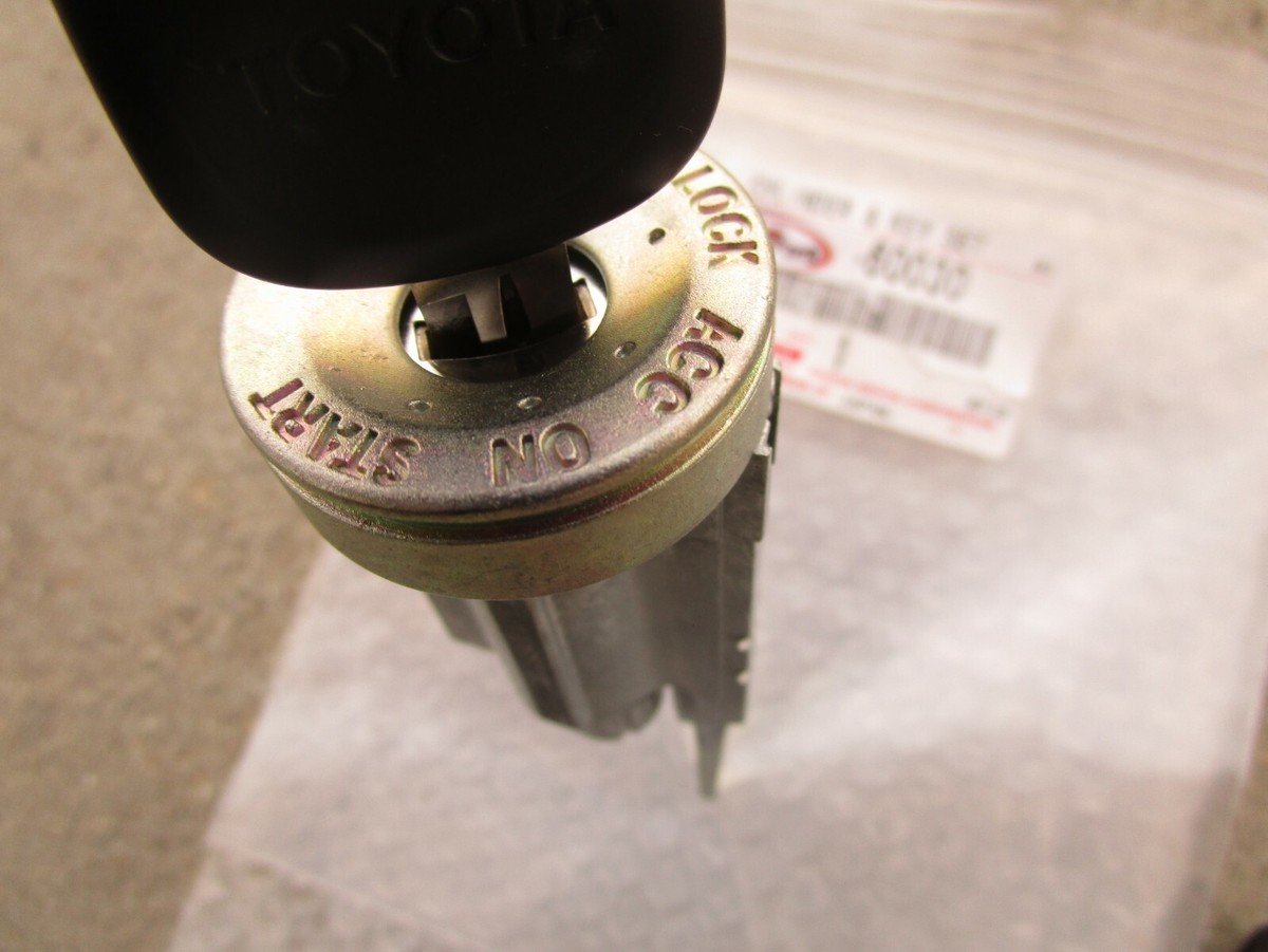 しおジイ 93 - 97 TOYOTA LAND CRUISER FZJ80 IGNITION SWITCH CYLINDER