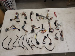 Mixed Lot Of Used Car Stereo Plugs And Antennas (m33)