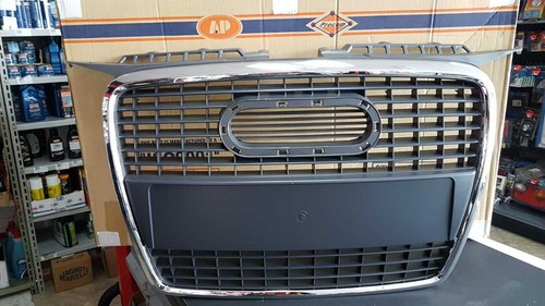 GRIGLIA CROMATA-NERA CON PORTATARGA AUDI A3 03>08 5PORTE A3 05>08 3PORTE