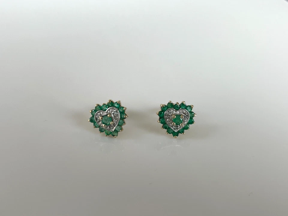 1990 Emerald and Diamond Earrings 9ct Gold Heart Shaped Stud Emerald Earrings - Image 3 of 4