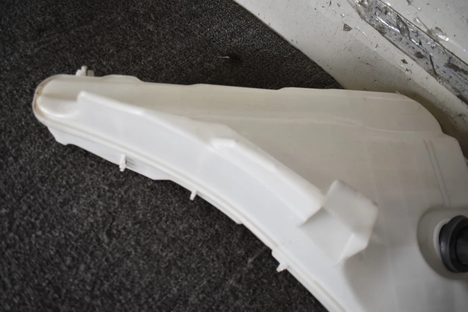 Tanque de depósito de agua Lamborghini Urus 2018 2019 2020 2021 4M0955452D Foto 2 de 4