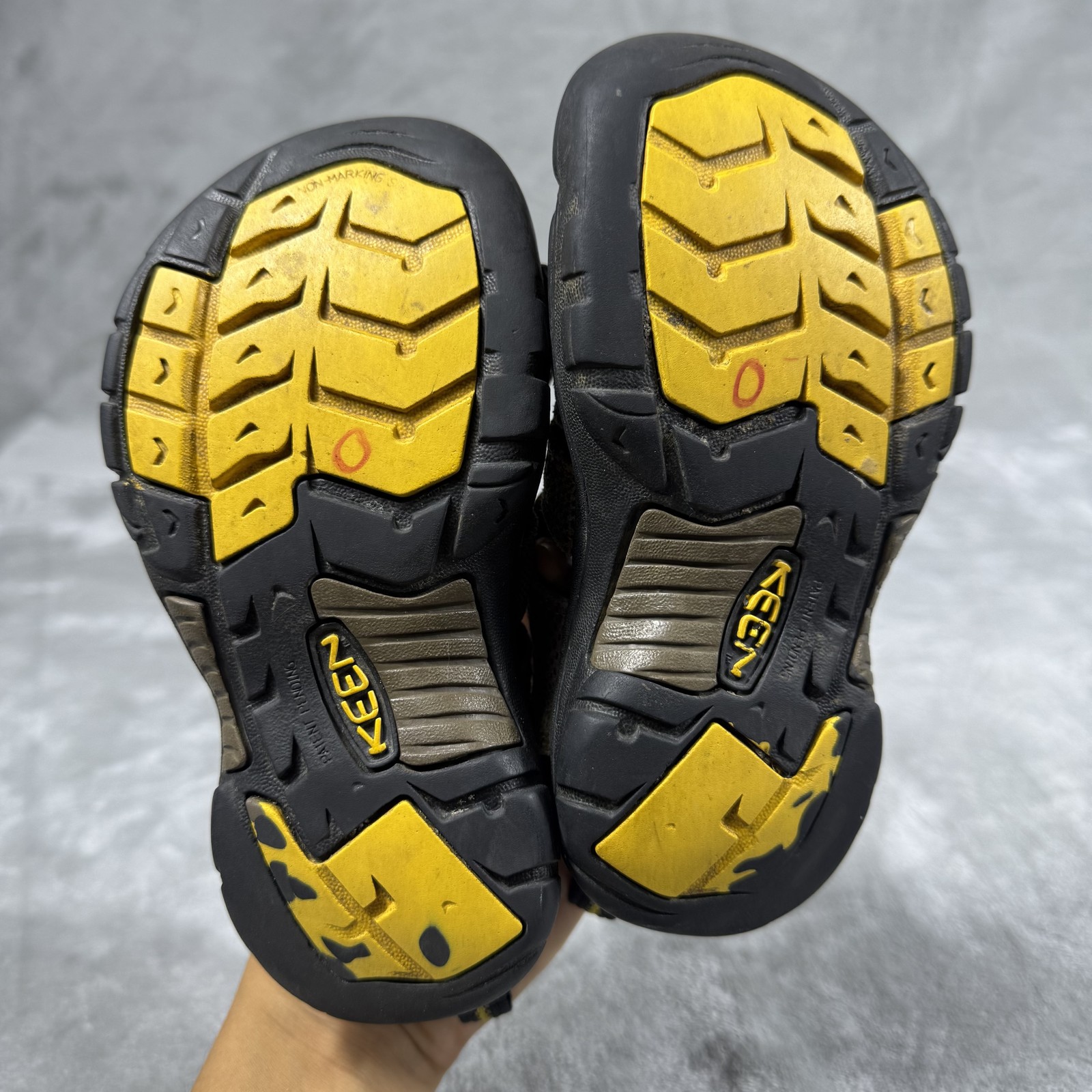 Sandali impermeabili Keen Newport H2 bambini misura 7 pollici marrone nero escursionismo outdoor