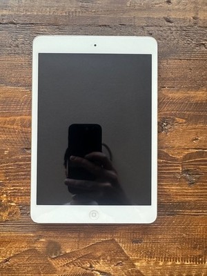 Apple iPad mini 2 A1490 16 GB, Wi-Fi + 4G, 7.9 in, Silver/White, Great Condition