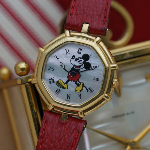 Gerald Genta 1990s G26607 Mickey Mouse 18k Yellow Gold Mother of Pearl Watch