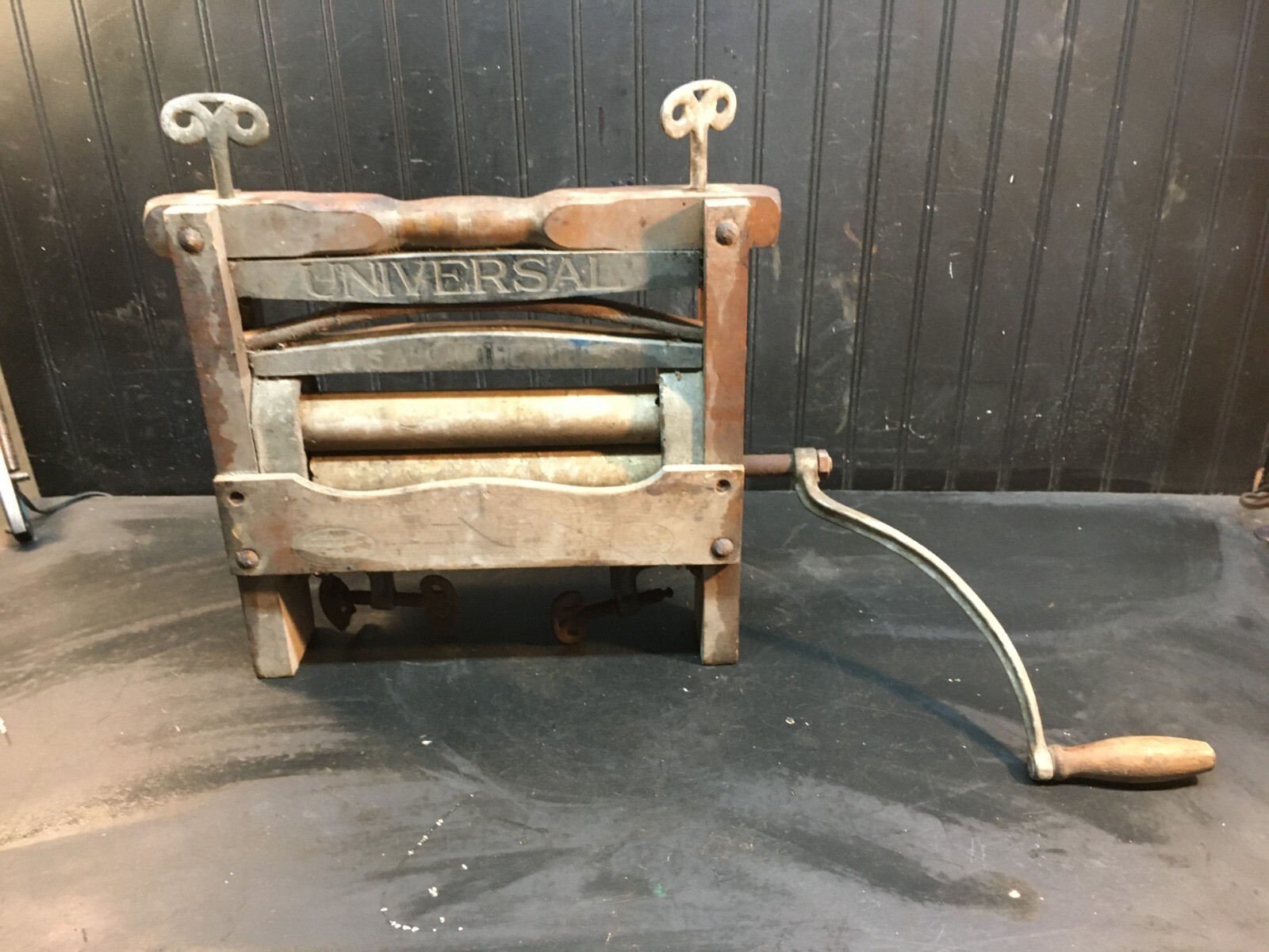 Antique Wood Universal Horse Shoe Brand Clothes Wringer w/Hand Crank