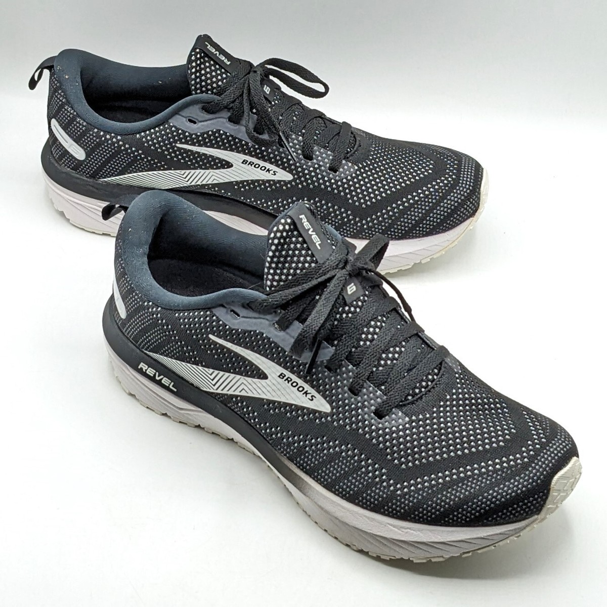 Brooks “Revel 6” Men's All-Day Springy Responsive Shoe [Blackened