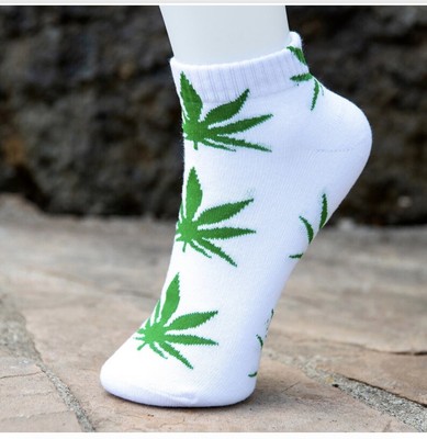 Weed Socks 2Pair Women White with Green leaf ankle Style