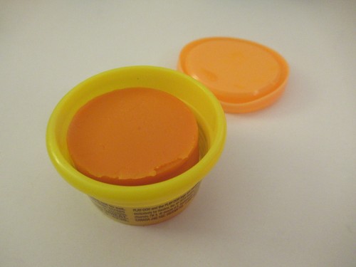 Play-Doh - Modeling Compound - Lot Of 20 Containers - Multi-Colors - 1 Ounce - Picture 6 of 6