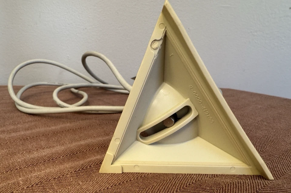 UNTESTED Vintage Logitech Quickcam USB Webcam 2000s Computer Camera Base and CD - Image 4 of 4