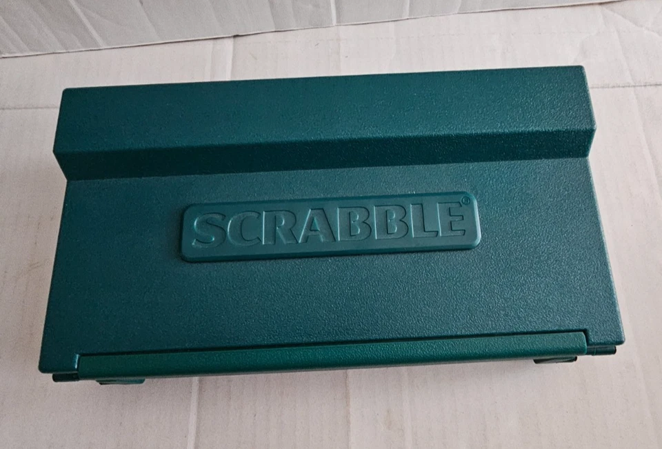 Vintage Mattel Travel Scrabble Hardcase- Clip in tiles *Complete game with Rules - Image 2 of 4