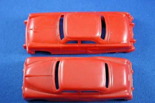 Plasticville - O-O27 - V-10 Vehicles - 2 RED Autos - Excellent+++++ - Picture 6 of 9
