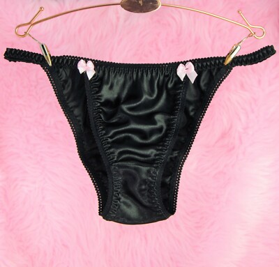 Mutandine Bikini In Raso Lucido Taglio Brasiliano – Stile Cheeky Sissy – Ania's Poison – Made In UK - Foto 3
