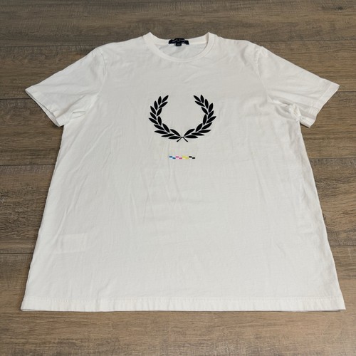 Fred Perry Mens T-Shirt Size Large White Graphic Logo Cotton *READ* K1