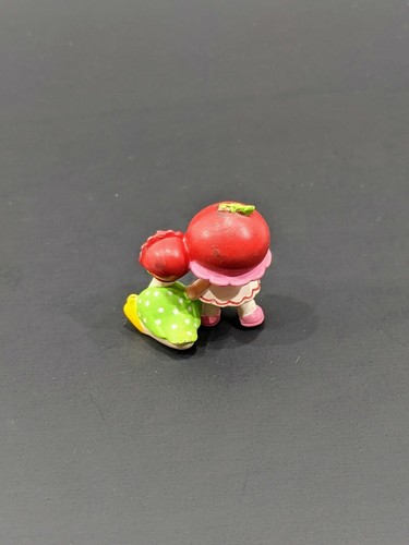 Kirschkuscheltier mit Stachelbeere PVC Minifigur Erdbeerland - Bild 2 von 4
