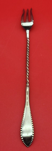 Oneida Extra Coin Silver Plate Pickle Fork, Leota Pattern, Circa 1912, 8 1/8” - Picture 3 of 4