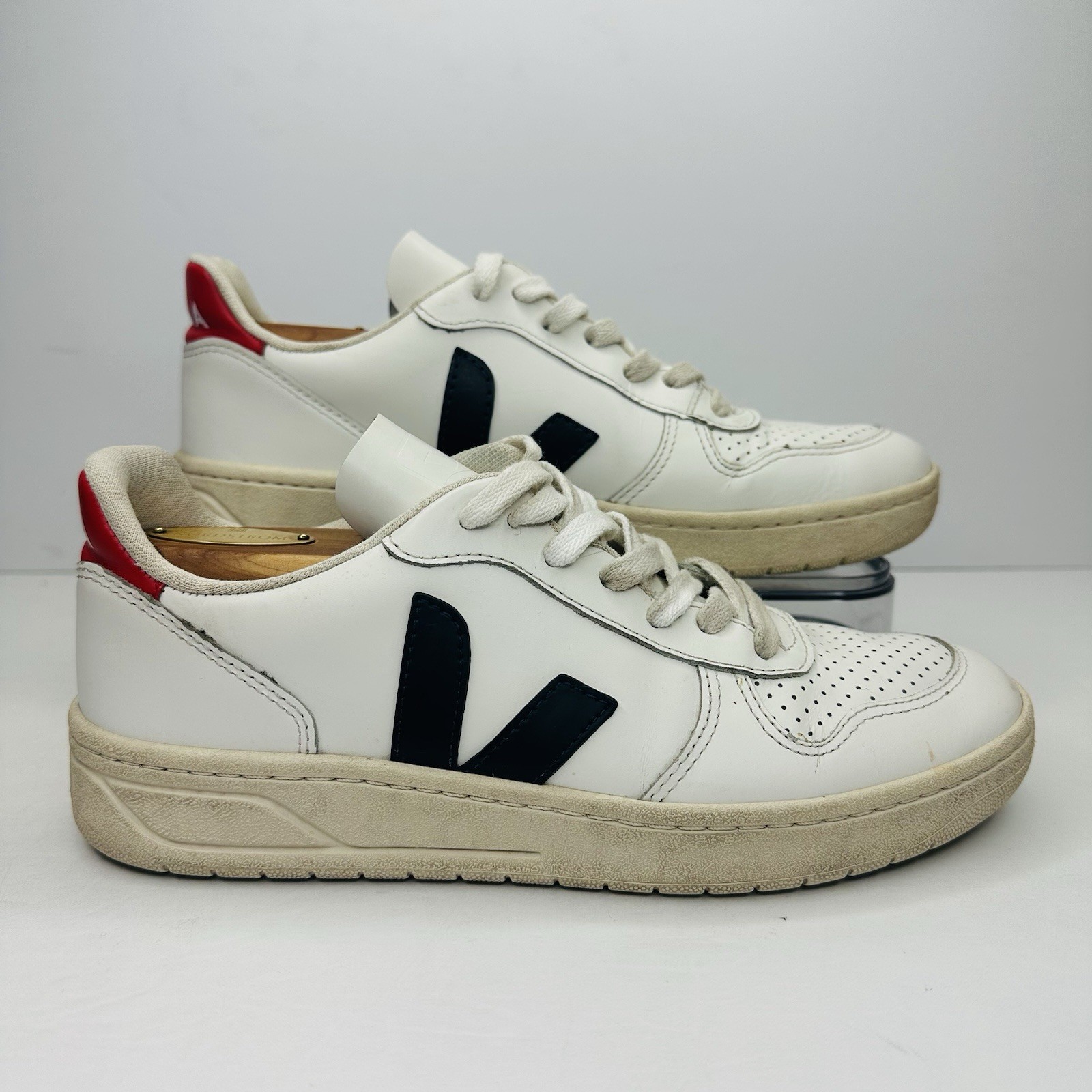 Veja V-10 Womens White Red Leather Sneakers Size 7 Casual Comfortable Shoes