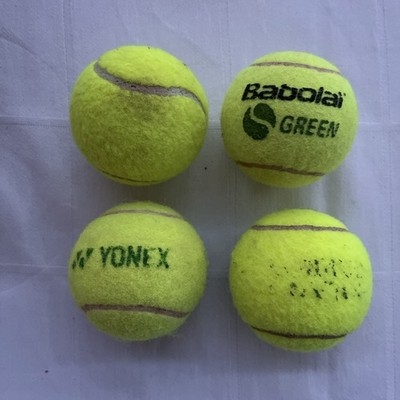 4 Tennisbälle gemischt, Hund, Jonglieren Filzen, Yonex, babolat, oder ähnlichem 