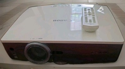 Canon REALiS SX80 Mark II SXGA+ Projector 3000 Lumens - Lamp Timer : 543 Hours