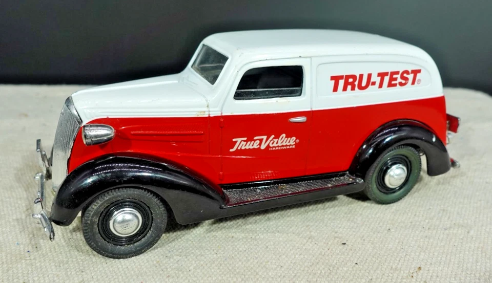 Liberty Classics 1937 Chevy Delivery Coin Bank W/Key True Value 1/24 - Image 3 of 4