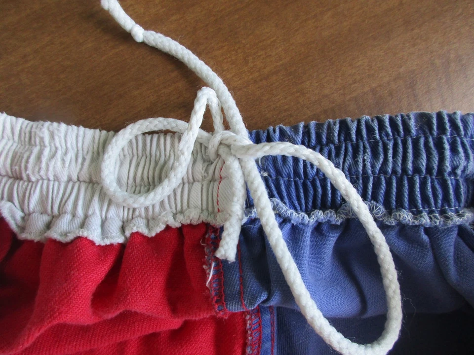 VINTAGE RARE 1980's American Flag USA Peace Frogs Men's Shorts OSFA Drawstring - Image 4 of 4