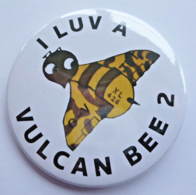VULCAN B2 PIN BACK BADGE 2 ''THE END OF AN ERA''