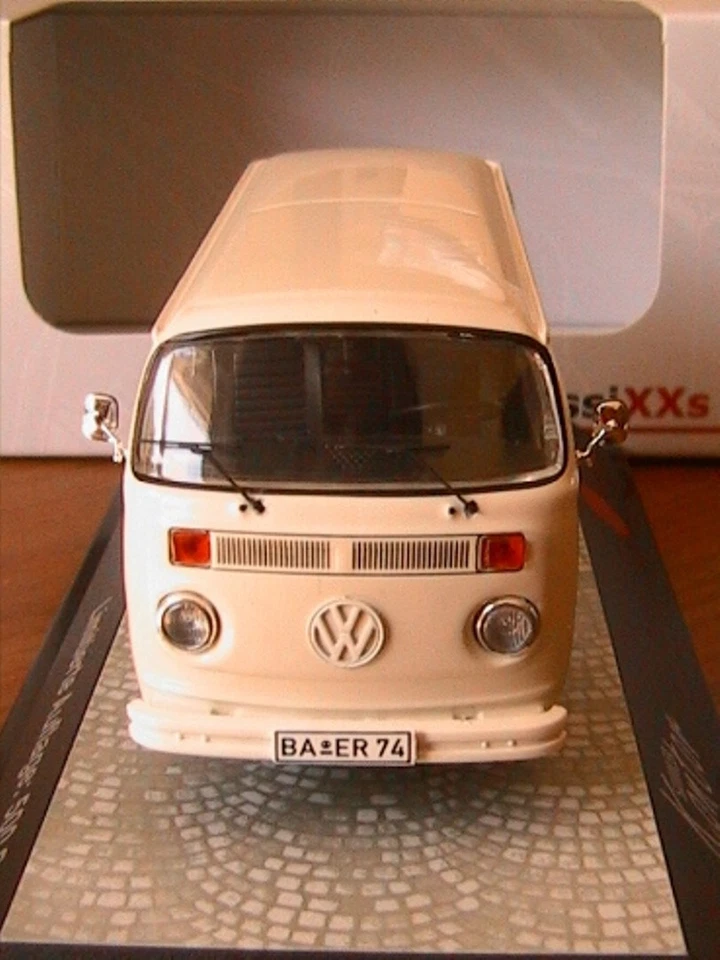 VOLKSWAGEN BULLI VW T2B BUS VETRO TEDDY HERMANN PREMIUM CLASSIXXS 11750 1/43 - Immagine 4 di 4