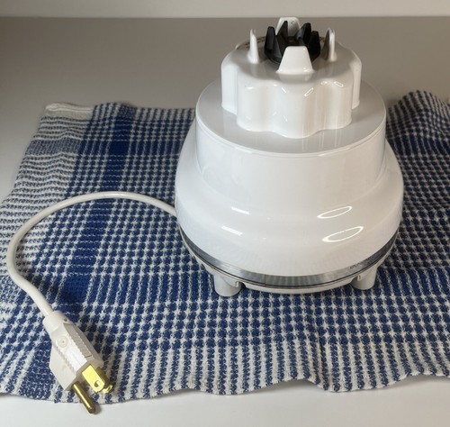 Kitchen Aid Classic bianco 40 oz. Frullatore e ricettario - 3 velocità (KSB3WH) TESTATO! - Foto 10 di 13