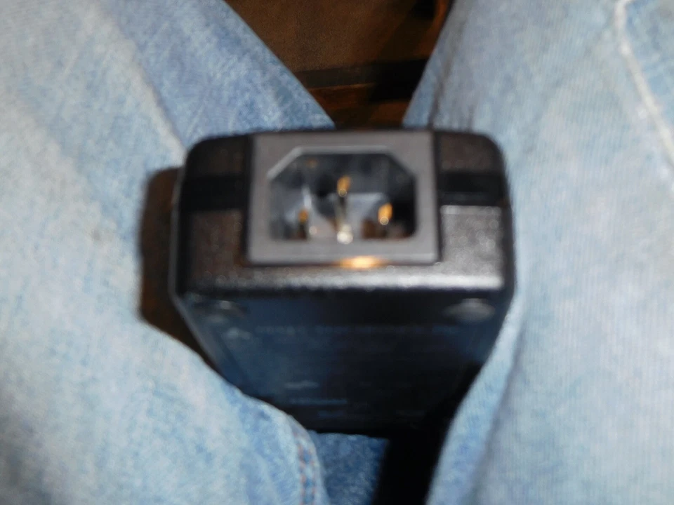 Adaptador de CA/CC Delta Electronics ADP-50SH Rev.B - Salida 12V 4160mA Foto 2 de 4