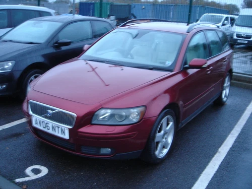 SPARES OR REPAIR - VOLVO V50SE ESTATE 1.8 PETROL ESTATE - Picture 1 of 4