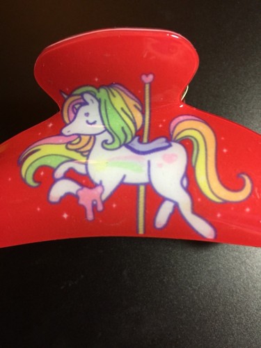 UNICORNIO CARRUSEL CABALLO CLIP DE PELO ROJO NAVIDAD TOTALMENTE NUEVO NIÑAS DIENTES DORADOS - Imagen 2 de 3