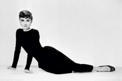 AUDREY HEPBURN POSTER - FAMOUS BLACK DRESS POSE - 24X36 | eBay AUDREY HEPBURN POSTER - FAMOUS BLACK DRESS POSE - 24X36 | eBay