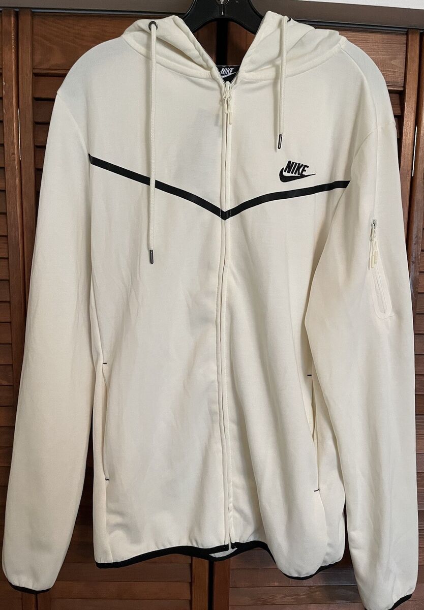 Nike Hoodie Style 724402 Men's Size 2XL. New With Tags. MSRP Nike Hoodie Style 724402 Men's Size 2XL. New With Tags. MSRP