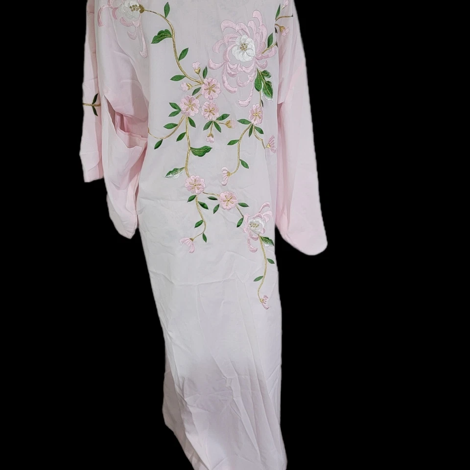 KIMONO Houmongi Rosa Bordado con delicado floral Vintage Hecho en Japón Foto 2 de 4