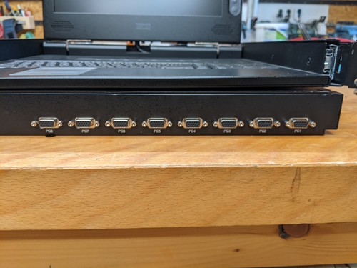 KVM Switch inkl. Monitor, Keyboard und Maus für 19 Zoll Rack einbau - Bild 3 von 10