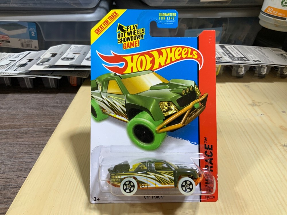 HOT WHEELS TREASURE HUNT OFF TRACK