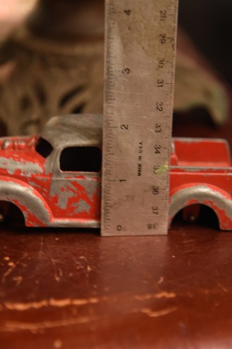 FUOCO GIOCATTOLO ROSSO VINTAGE ? CAMION METALLO PRESSOFUSO USURATO VERNICE ORIGINALE RUOTE MANCANTI - Foto 9 di 10